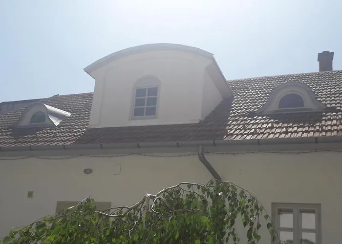 Daire Plitzner Belvarosi Apartmanhaz Eğri