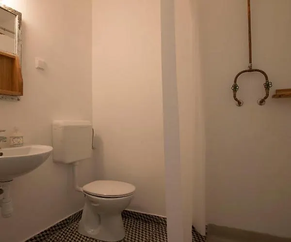 Daire Plitzner Belvarosi Apartmanhaz Eğri