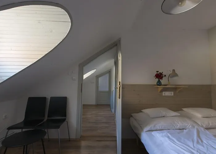 Lägenhet Plitzner Belvarosi Apartmanhaz Eger